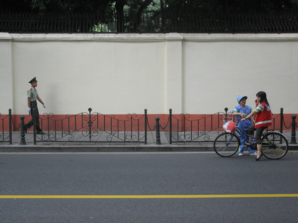 A soldier, cleaner and cyclist in Shanghai