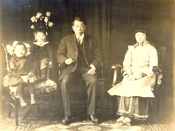 Unidentified Chinese family