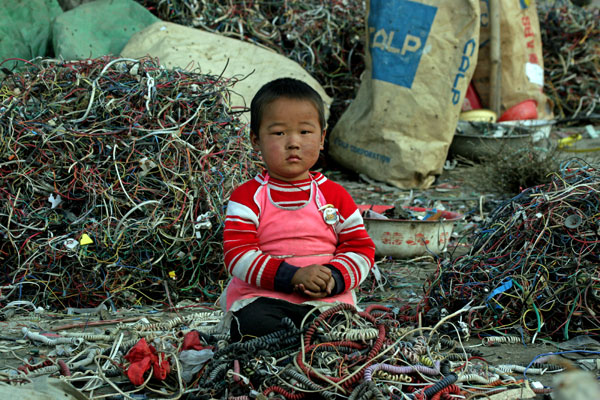 Electronic garbage in Asia, Greenpeace image, 2005