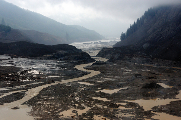 Natural dam breach after Meager Creek landslide