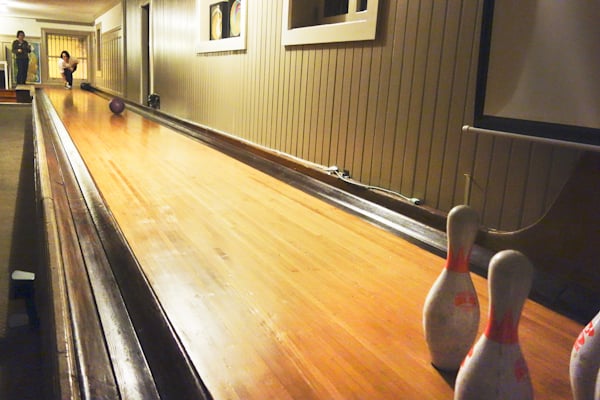 582px version of Mansion bowling alley