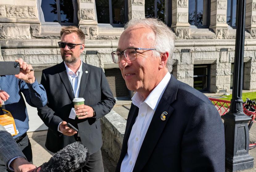 Rustad Defends His Push to Search MLAs’ Phones