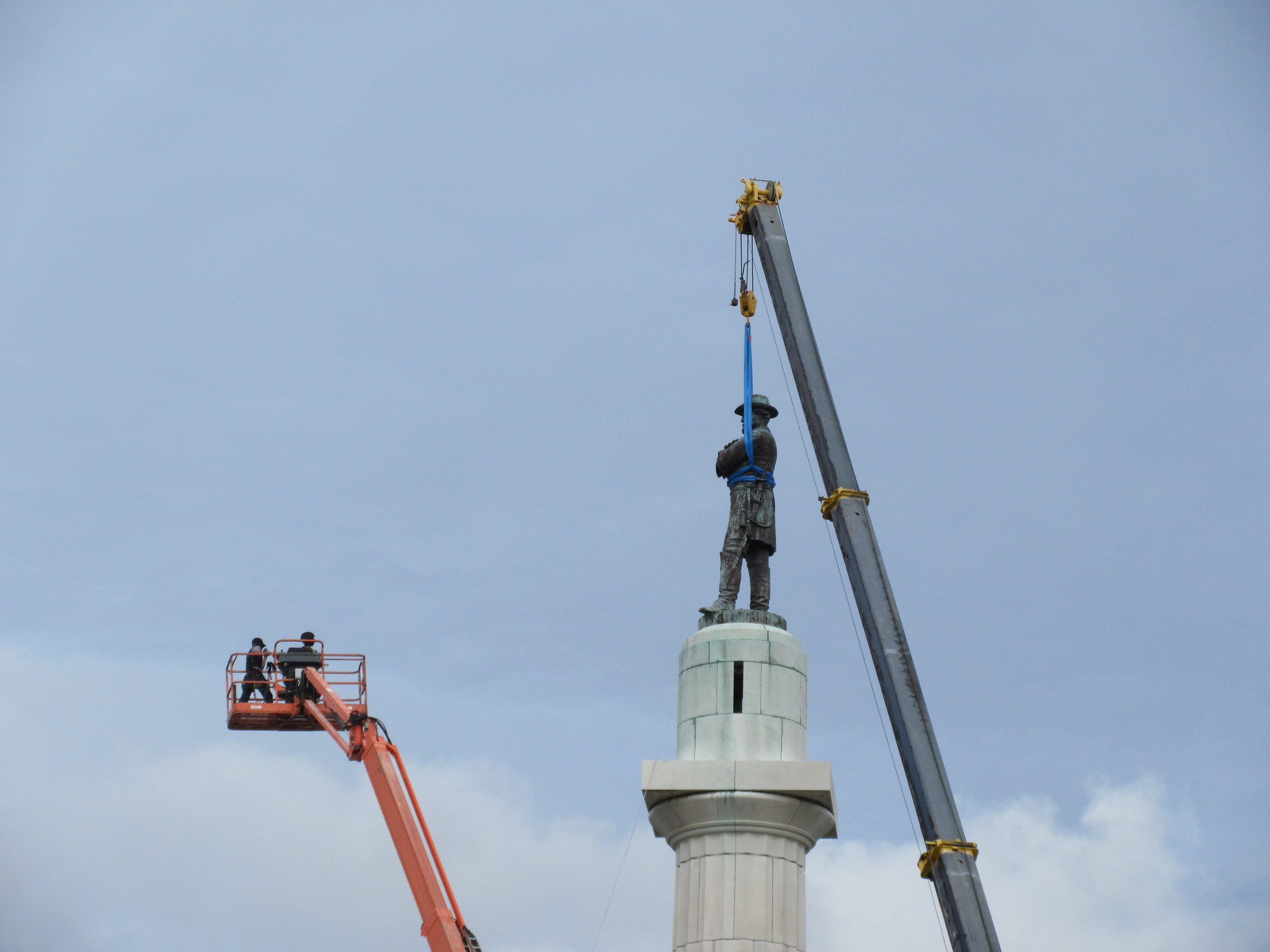 Robert E. Lee statue removal