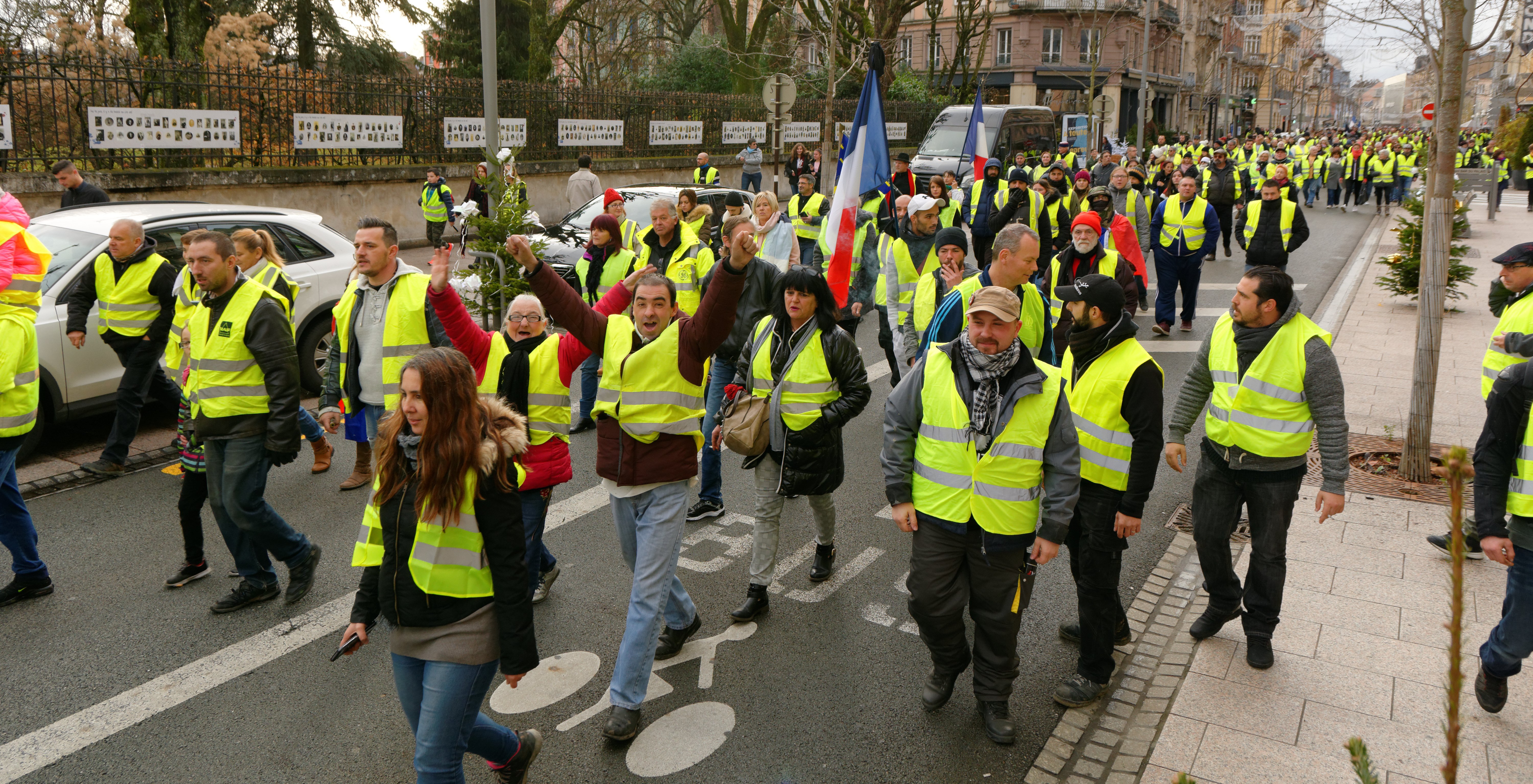1200px version of france-vests-yellow.jpg