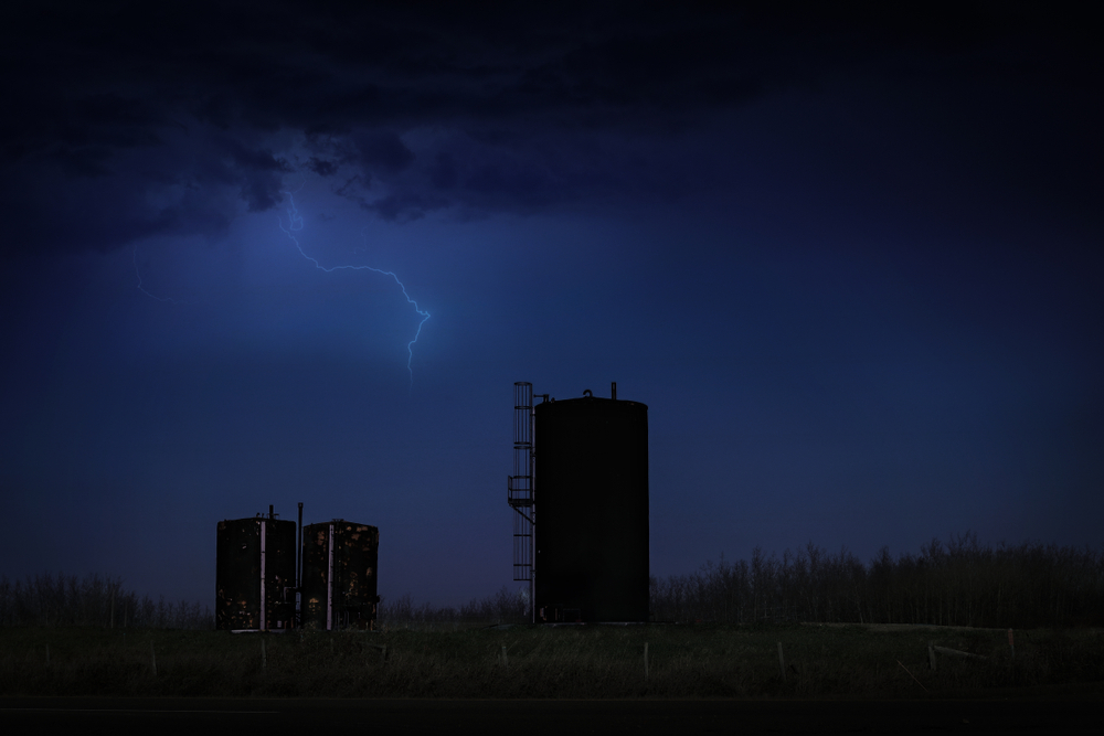 851px version of OilRefineryLightning.jpg