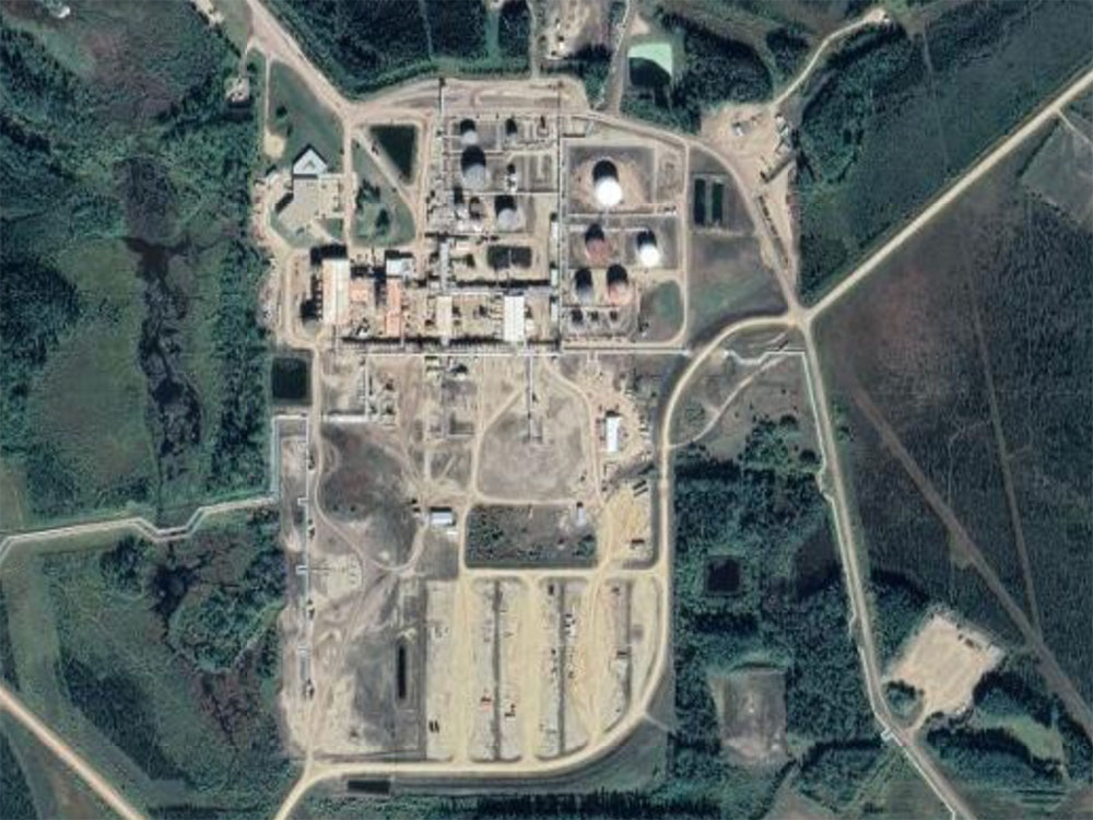 An aerial photo of an oil manufacturing facility.
