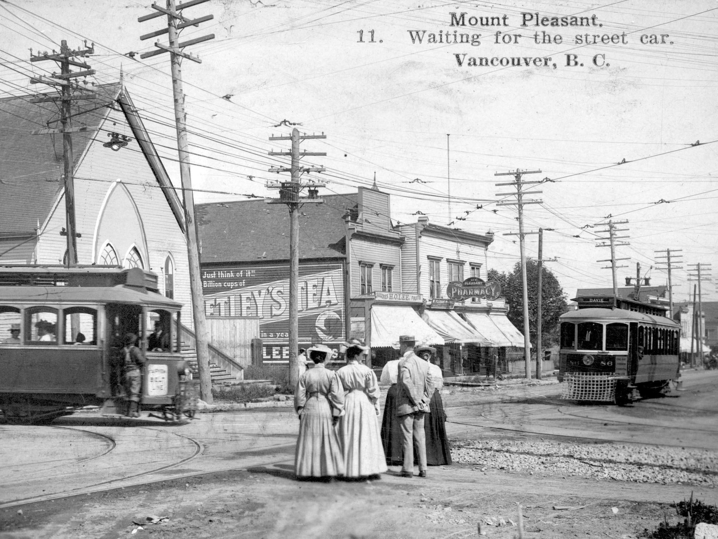 MountPleasant-1908-Streetcarwait.jpg