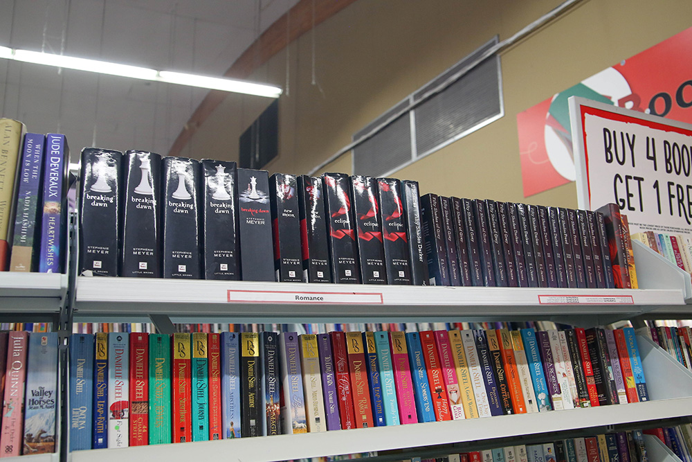 851px version of TwilightBooksValueVillage.jpg