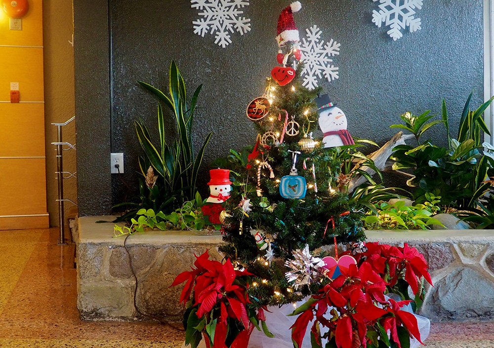 ChristmasTreeLobby.jpg