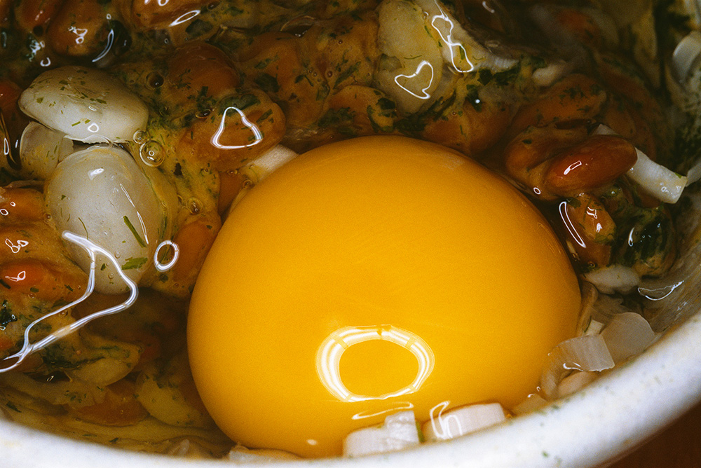 851px version of ArakiNobuyoshiEggYolk.jpg