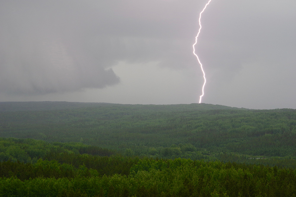 851px version of LightningBoltSky.jpg