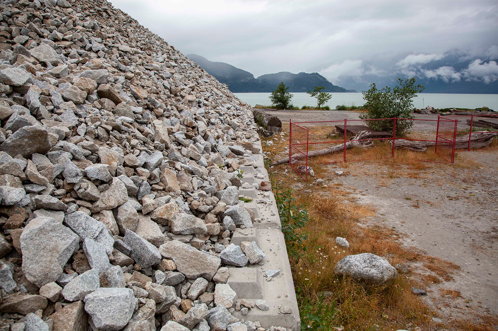 851px version of NexenBeachRockPileSquamish.jpg