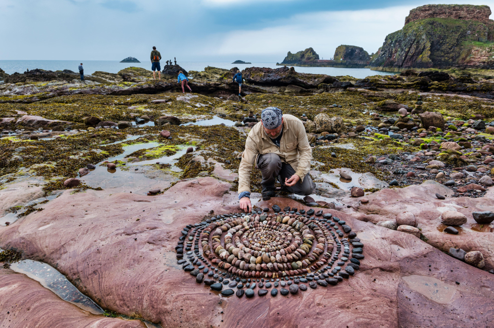 851px version of EuropeanStoneStackingChampionchipsCircle.jpeg