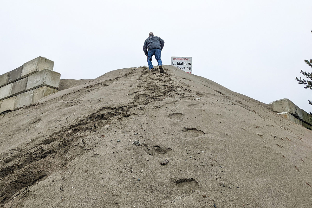 851px version of RichmondZigguratsSandPile.jpg