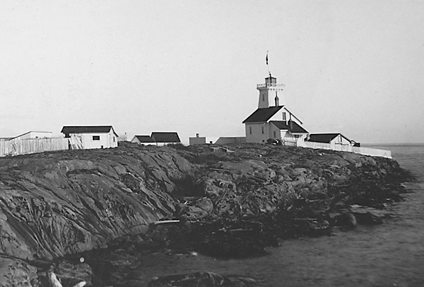 A black and white photo shows Entrance Island and the old lighthouse that used to be on it.