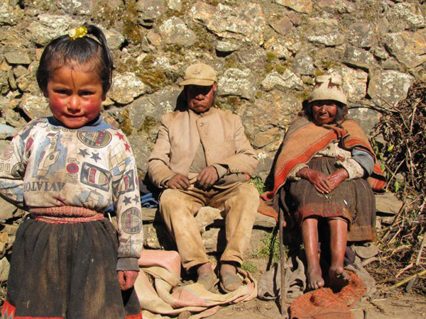 582px version of Indigenous Andean family