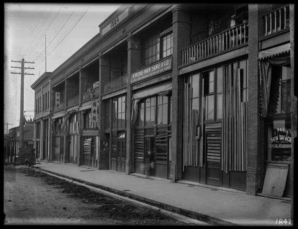 582px version of Boarded-up windows in Chinatown