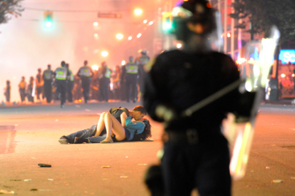 Stanley Cup riot kiss