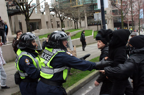 Protestor taunts police on Georgia