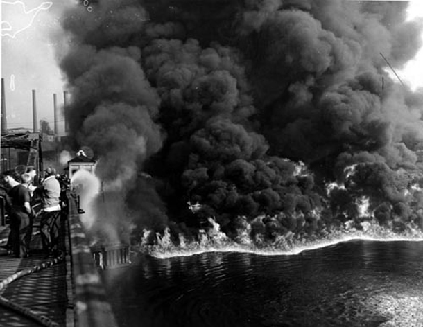 582px version of Cuyahoga River on fire