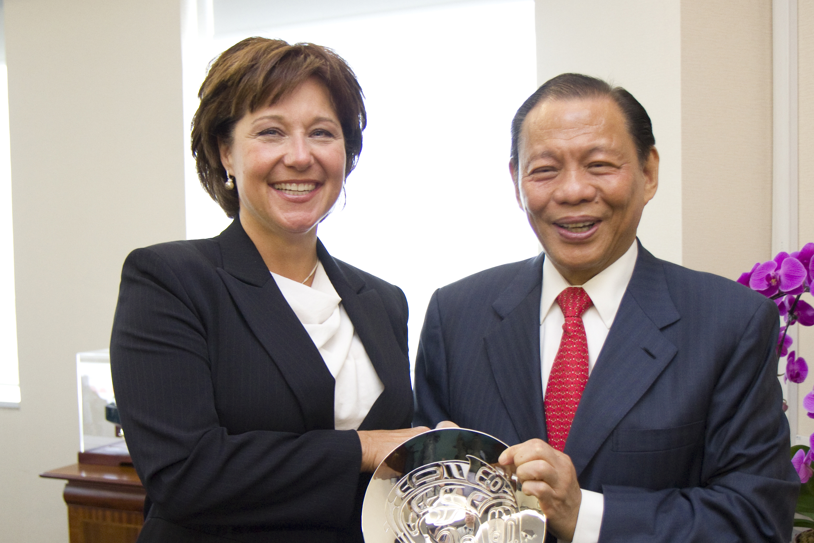 851px version of Christy-Clark-Sukanto-Tanoto.jpg