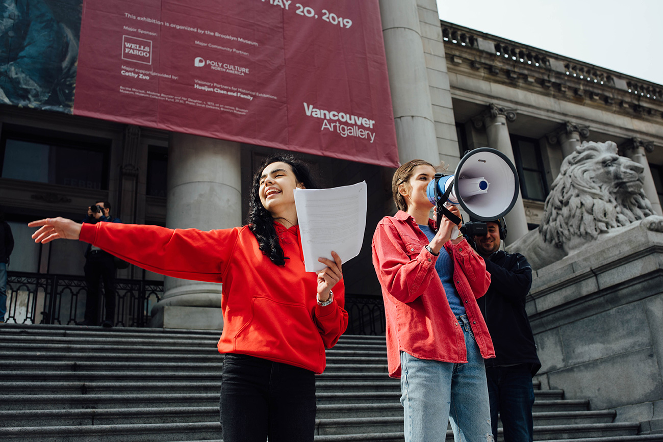 1200px version of YouthClimateStrike_Megaphone1300.jpg