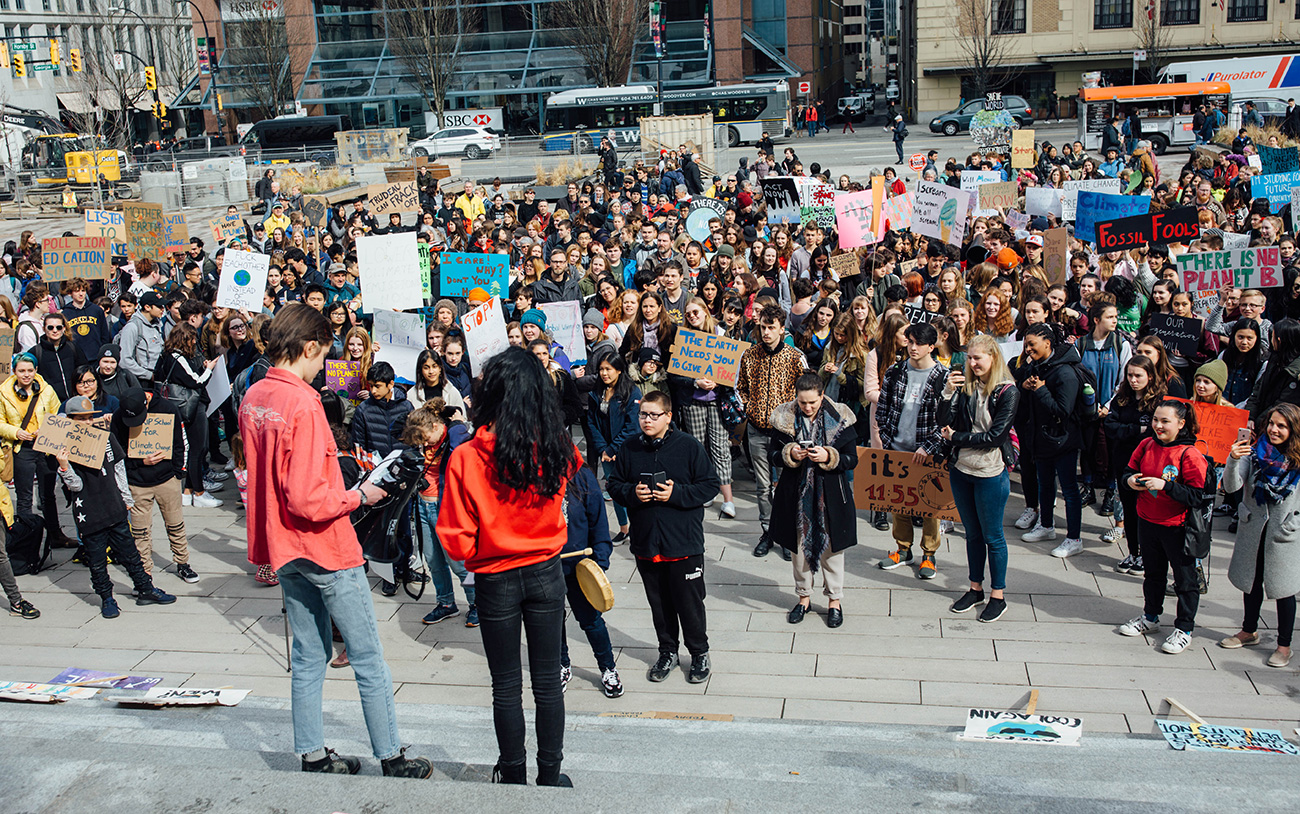 1200px version of YouthClimateStrike_VAGCrowd1300.jpg