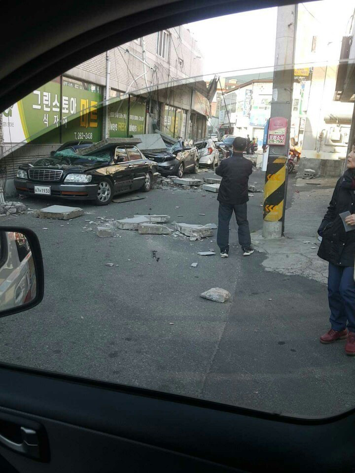 582px version of PohangEarthquake2017CarDamage.jpg