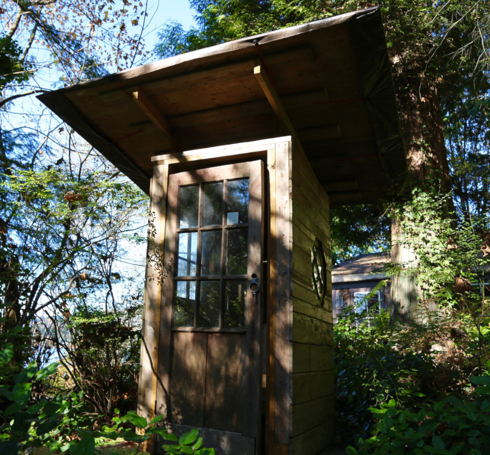 851px version of BayCottageOuthouse.jpg