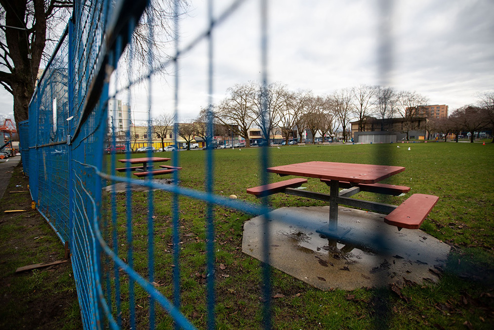 851px version of OppenheimerParkFencePicnicTable.jpg