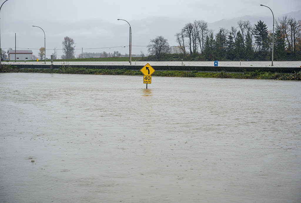 SignFloodedRoadHighway1.jpg