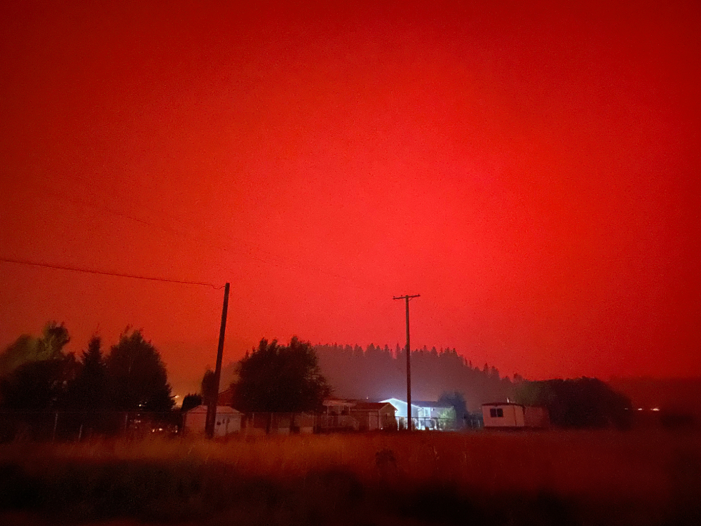 582px version of MiddaySmokeySkiesWhiteRockLakeFire.jpeg