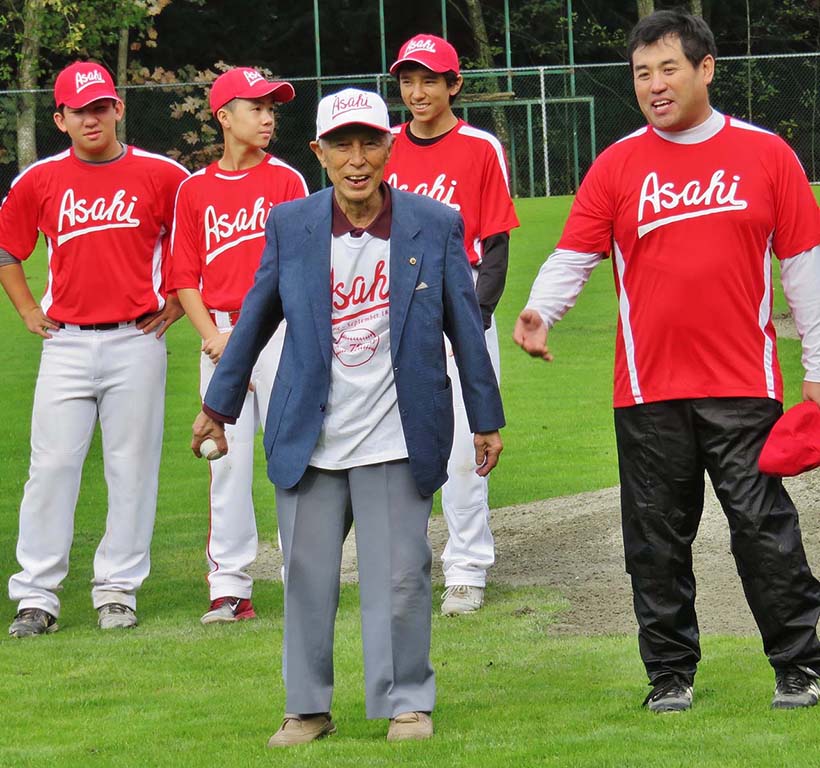 KayeKaminshiPitching2014.jpg