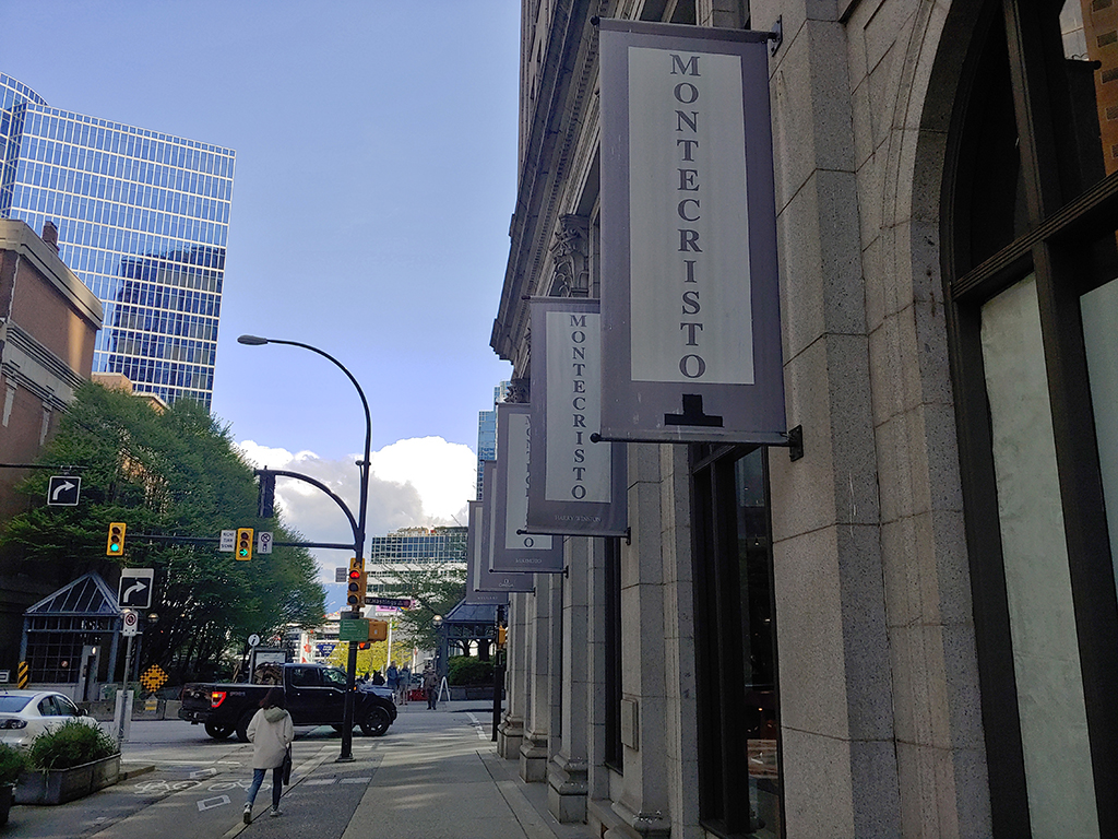 The storefront of Montecristo Jewellers in downtown Vancouver, taken from the street on a clear day. 