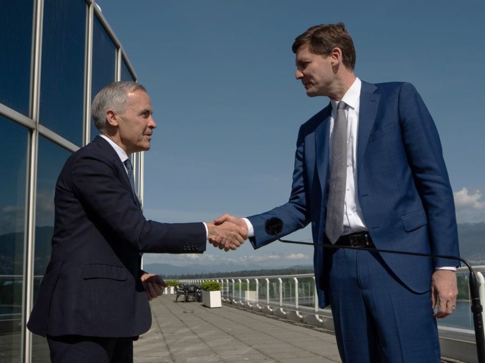 CarneyEbyShakeHands.jpg