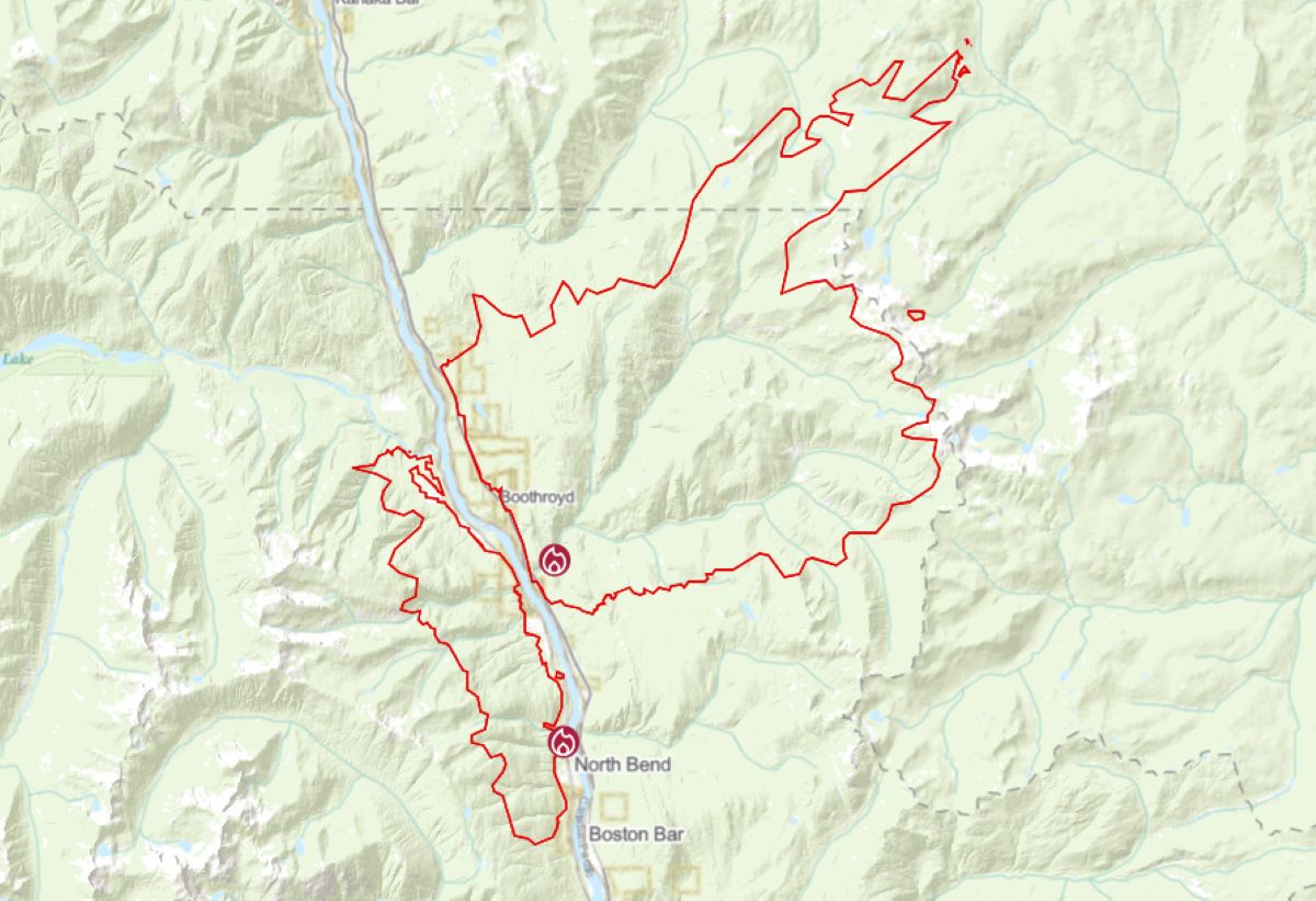 A map shows fires on either side of the Fraser River, near North Bend and Boston Bar.