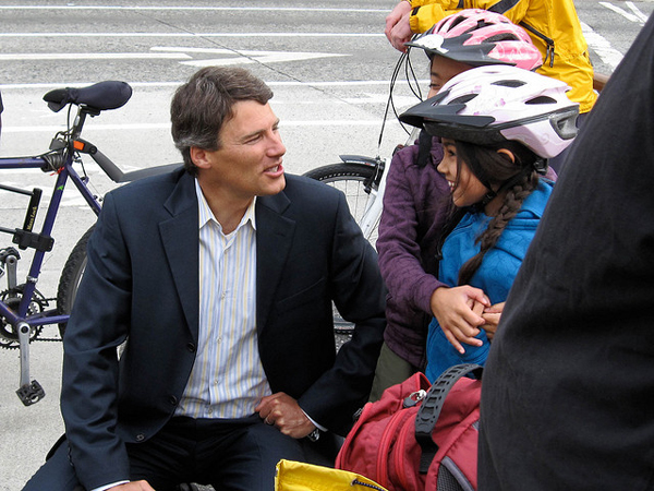 582px version of Gregor Robertson at the Burrard Bridge bike lane