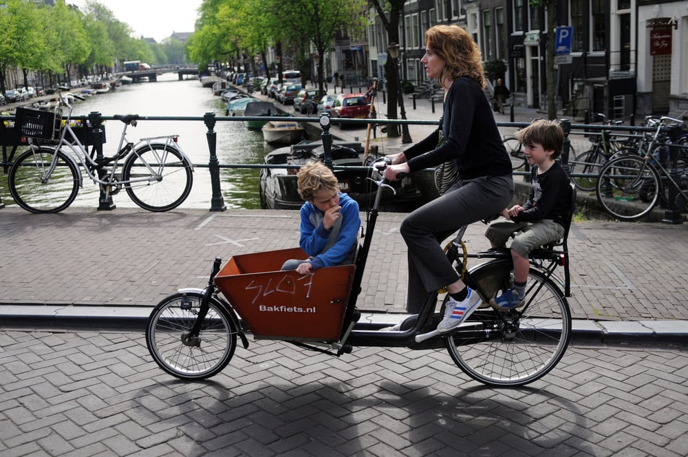 AmsterdamFamilyCycling.jpg
