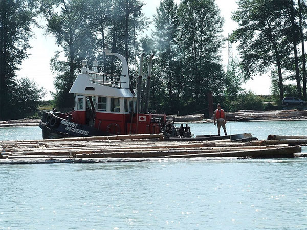 Tugboat on the mighty Fraser